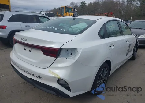 2024 Kia Forte Lxs z USA, uszkodzony, nr VIN 3KPF24AD5RE760880